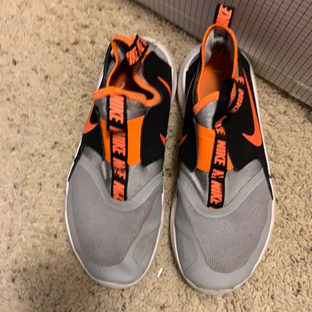 Nike Flexrunner no-tie shoes